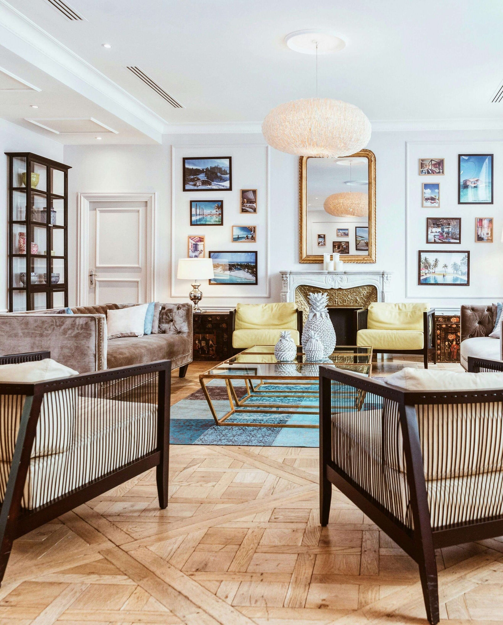 Parquet contrecollé ou Sol PVC : Quel revêtement choisir pour son salon ?